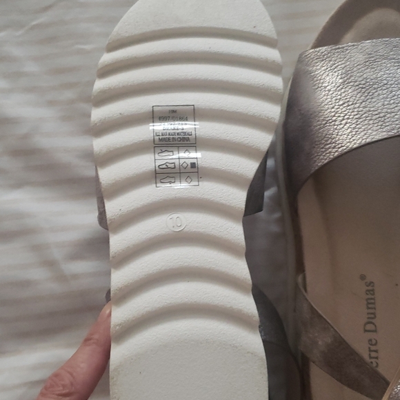 Shoes - Picture 4 of 4